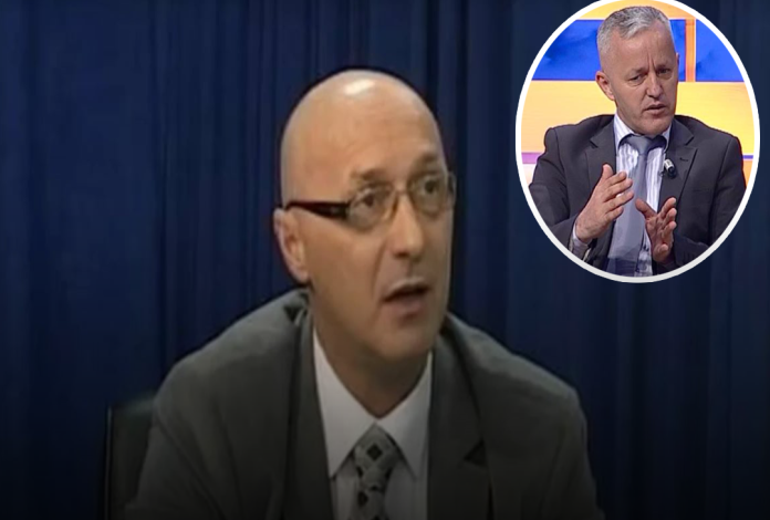 Kur spiunazhi hyn në studio televizive  kush e mban mikrofonin 