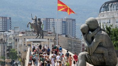 Photo of PAGA MESATARE SI ARMË POLITIKE: Kush po e thotë të vërtetën?