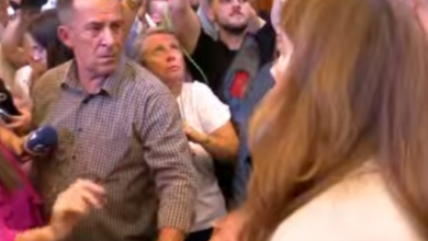 Photo of Sigurimi tenton ta pengojë Ganimete Musliun që po përplaset me VV-në: Mos më prek se ndahesh keq!