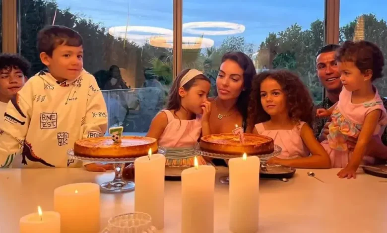 Georgina Rodriguez zyrtarisht adopton tre fëmijët e Ronaldos pas martesës