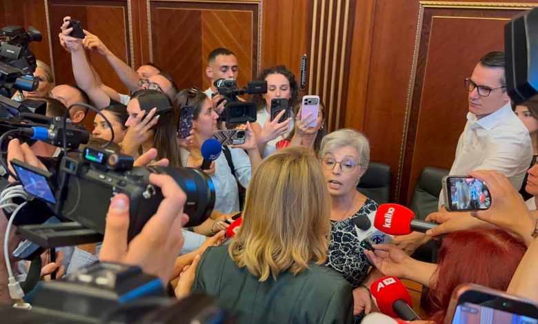   Ke shkel mbi gjakun e UÇK së      Mos rrej    përplasje mes Gërvalles e deputetëve të PDK
