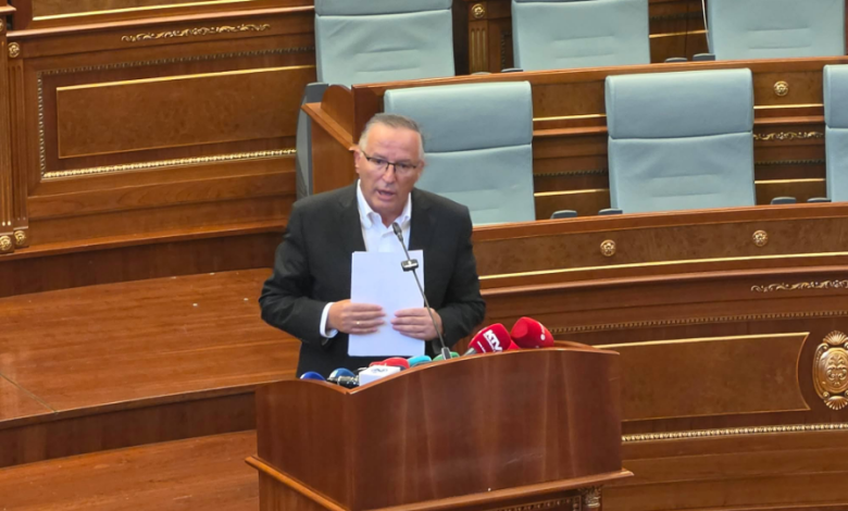 Bedri Hamza  Albin Kurti po e mban peng shtetin e Kosovës  konstituoni Kuvendin