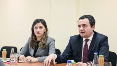 Photo of Kurti: Albulena Haxhiu do të vazhdojë të jetë ushtruese e detyrës së presidentes