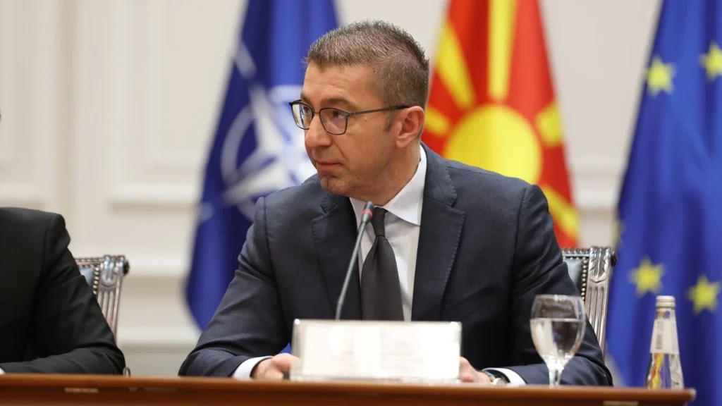 Mickoski kërkon që BE ja të ulet në tryezën që tashmë e ka shtruar