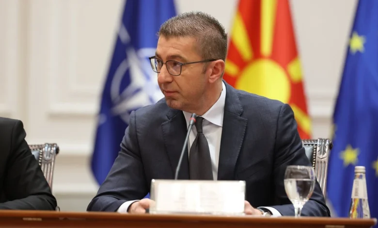 Festivali në Pustec  mungon sërish himni shqiptar  Kryeministri Mickoski  Mbështetje për maqedonasit në Shqipëri