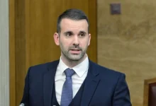 Photo of Kryeministri i Malit të Zi me mesazh për Vuçiqin: Po luan rolin e “PR-it të Rusisë”