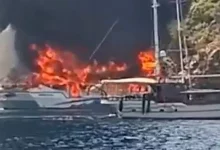 Photo of Merr flakë varka turistike në Turqi, 107 persona hidhen në det