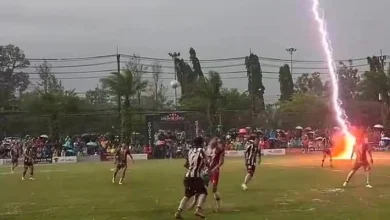 Photo of Futbollisti tajlandez vritet nga rrufeja gjatë ndeshjes