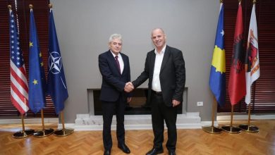 Photo of Lladrovci përgëzon Ali Ahmetin për marrëveshjen e Ohrit: Shekulli shqiptar vazhdon!