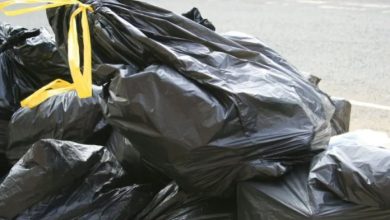 Photo of Hodhi gabimisht në kosh biletën fituese prej 1 milion euro, punonjësit e pastrimit e gjejnë mes mbeturinave