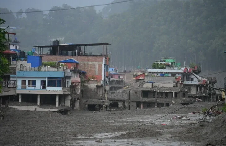 Kryqi i Kuq  Të paktën 10 000 familje humbën shtëpitë nga përmbytjet e befasishme  katastrofike  në Nepal