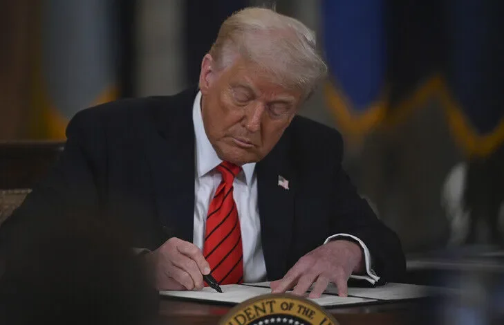 Trump nënshkruan urdhër për riemërtimin e Liqenit Ontario në  Liqeni Amerika 