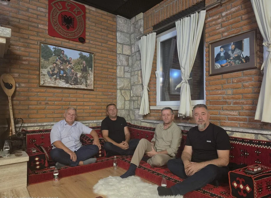 cfare-po-ndodhe-72-ore-para-vendimit-ne-hage-komandantet-e-uck-se-mblidhen-ne-drenice-tek-sami-lushtaku