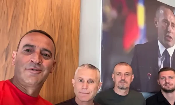 Daut Haradinaj publikon video para protestës  Pas pak shihemi në shesh