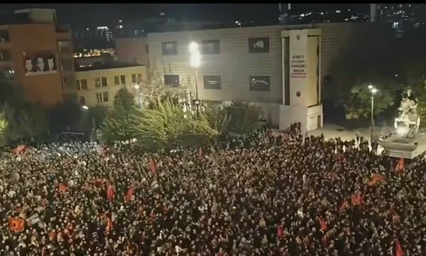 Protesta e qytetarëve  kërkesë Kryesisë së Kuvendit  Futeni nesër në rend të ditës ligjin për Specialen