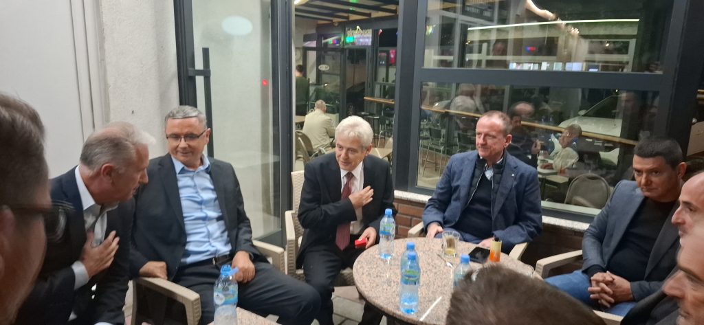 Tubimi i AKI së në Bervenicë  Ahmeti  Taravari dhe Zejdi në kaffe pak para tubimit