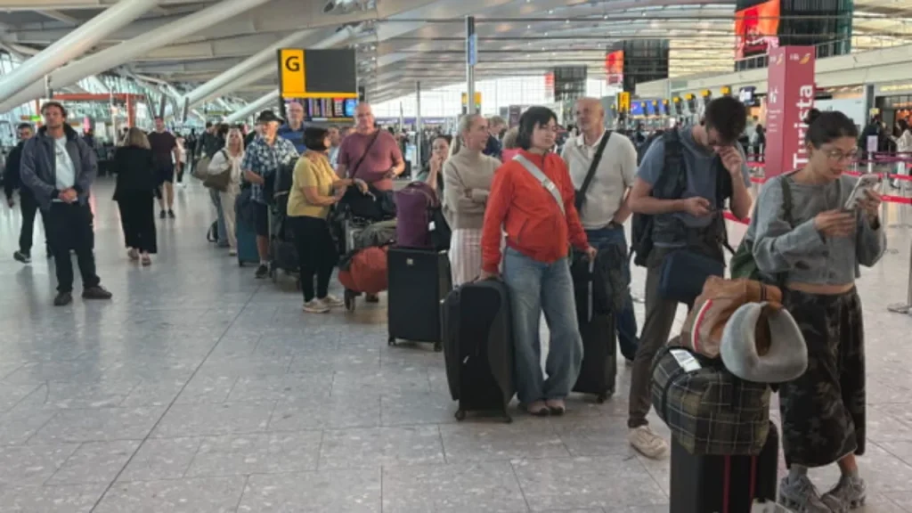 Kaos në fluturimet britanike  afro 2100 anulime  Ultimatum shefit të kontrollit të trafikut ajror  Raporto brenda një jave 