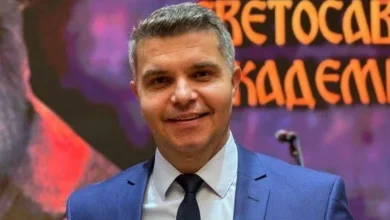 Photo of Organizatat civile kërkojnë shkarkimin e drejtorit të agjencisë për komunitetet pas glorifikimit të Mlladiqit