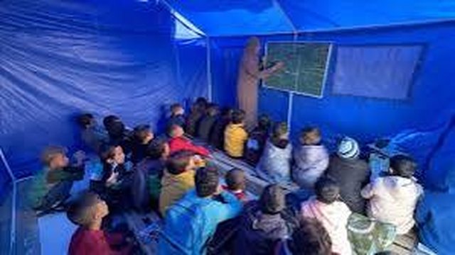 Gaza  mësim mes gërmadhash  Nxënësit rikthehen në mësimin fizik pas gati tre vitesh ndërprerjeje