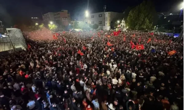 ledri-vula-dhe-bekim-shyti-sonte-i-drejtohen-mases-ne-protesten-jo-ne-emrin-tim