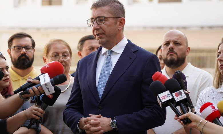 Mickoski me mesazh për nxënësit  Dija le të jetë udhërrëfyes drejt së ardhmes