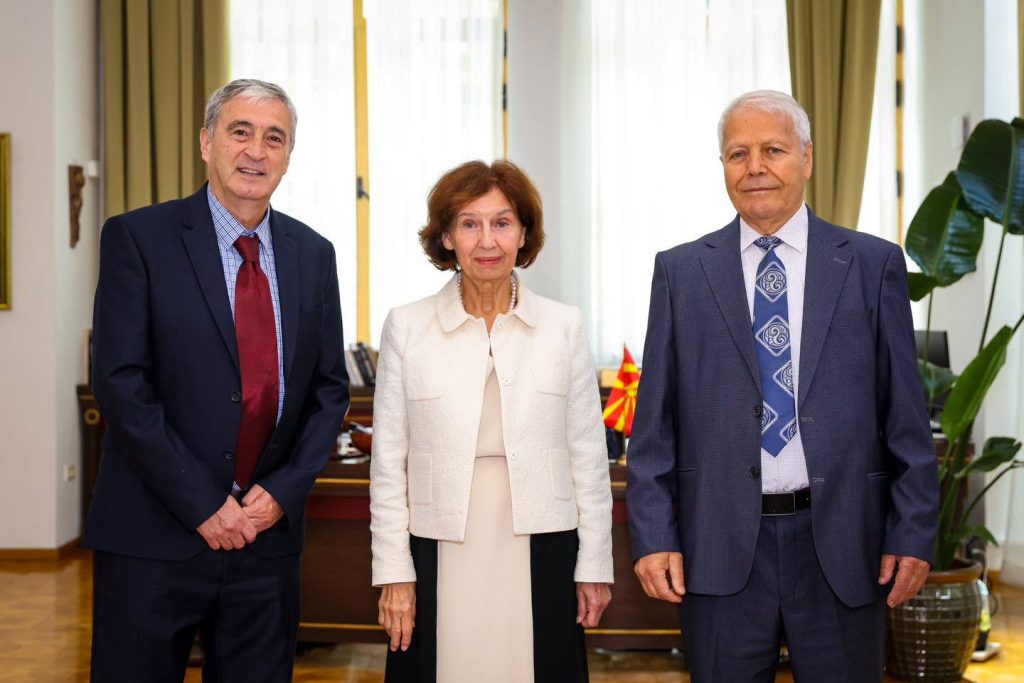 Siljanovska Davkova priti përfaqësuesit e organizatës  Maqedonasit e Bashkuar në Kanada 
