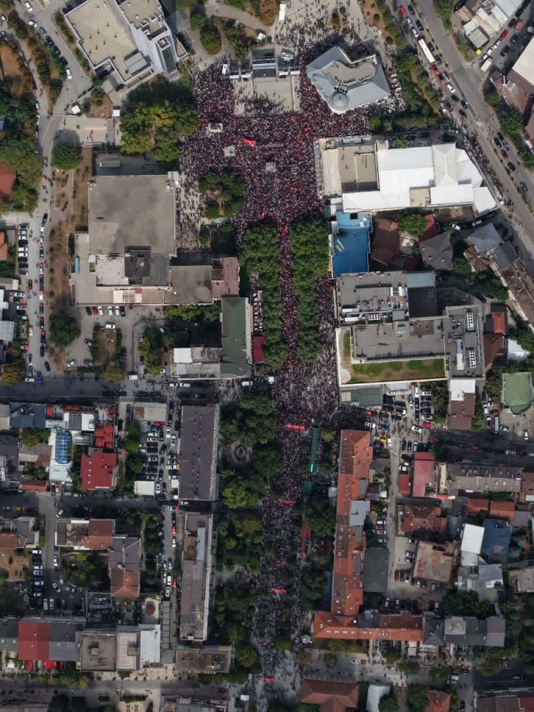 qeveria-falenderon-organizatoret-dhe-pjesemarresit-e-marshit-per-liri-ne-prishtine
