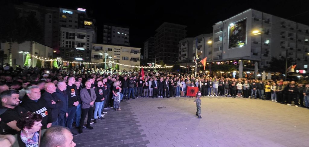nga-sheshi-adem-jashari-qytetaret-e-skenderajt-mbeshtesin-fuqishem-katershen-e-uck-se
