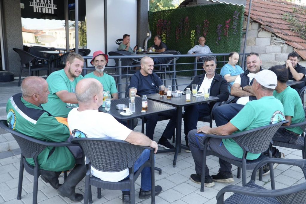 Bislimi ulet me punonjësit e NPK Tetova në kaffe  bashkërendojmë për Tetovë më të pastër 