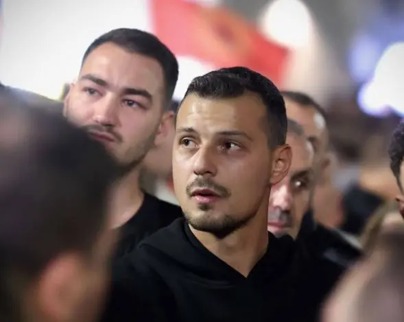 Endrit Thaçi dhe Klestor Veseli marrin vëmendjen kryesore të mediave  VIDEO 