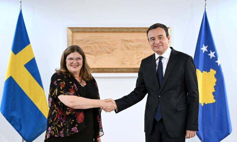 pas-dy-dekadash-kurti-takohet-serish-me-ambasadoren-suedeze-qe-kishte-synuar-te-sherbente-ne-kosove
