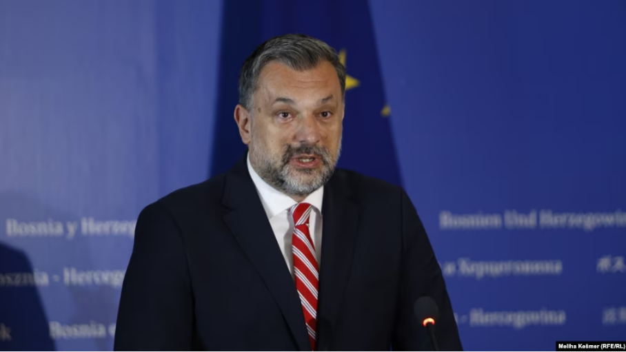 sarajeva-e-terheq-stafin-e-ambasades-nga-serbia-pas-varrimit-te-mlladiqit-me-nderime-shteterore