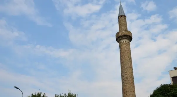 kapen-hajnat-qe-vodhen-ne-xhamite-e-ferizajt-dhe-lipjanit
