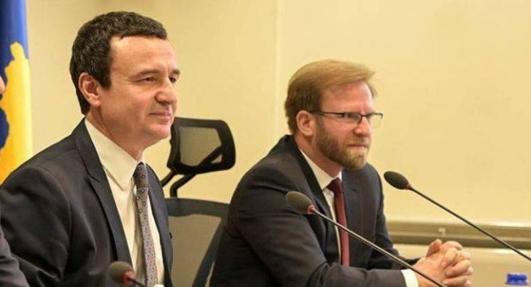 Haki Abazi dorëzon kallëzim penal në Prokurorinë Speciale ndaj Albin Kurtit