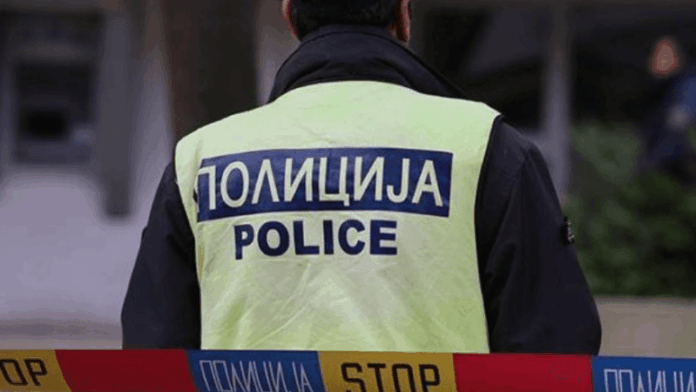 40 vjeçari sulmon policët me thikë  njëri pëson plagë të rënda  kërkohet paraburgim
