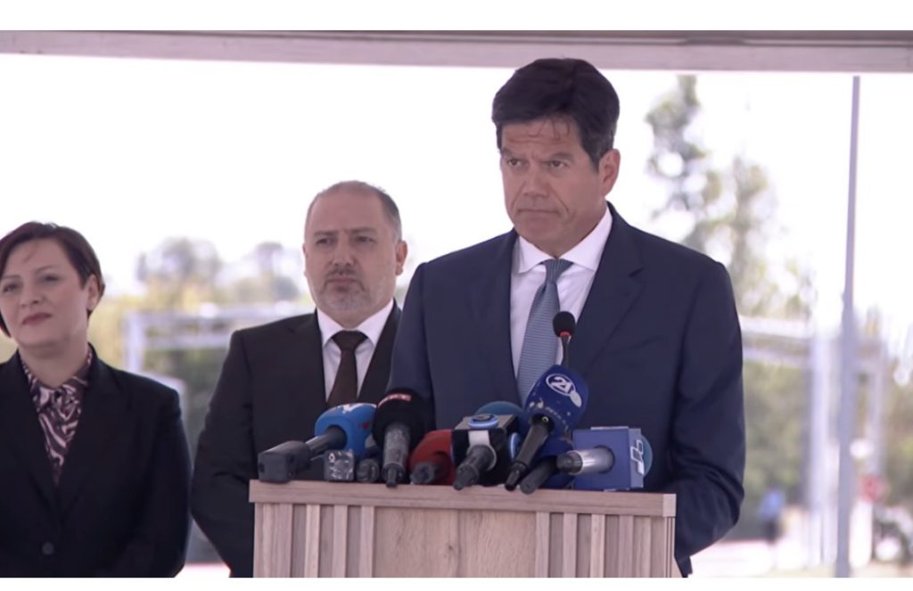 Fon der Lajen mund ta vizitojë rajonin  Rokas  Vizita mund të jetë hapi vendimtar