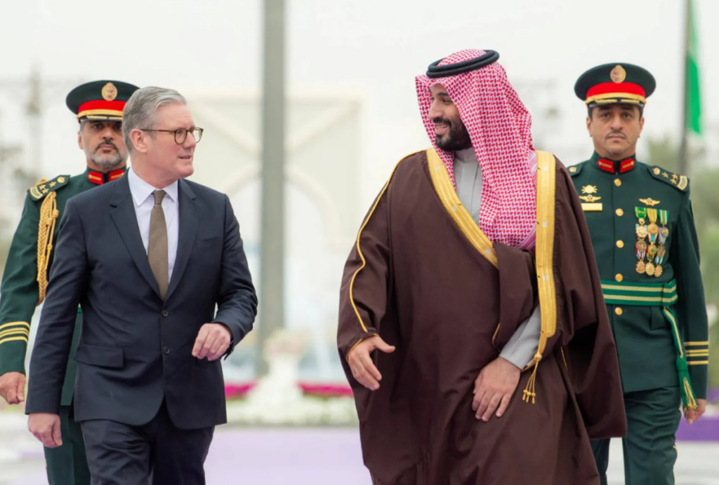 Britania e Madhe ofron mbështetje për mbrojtjen ajrore të Arabisë Saudite pas sulmeve Houthi