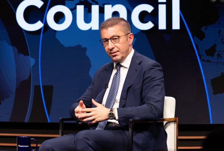Mickoski propozon ndryshime kushtetuese me veprim të shtyrë