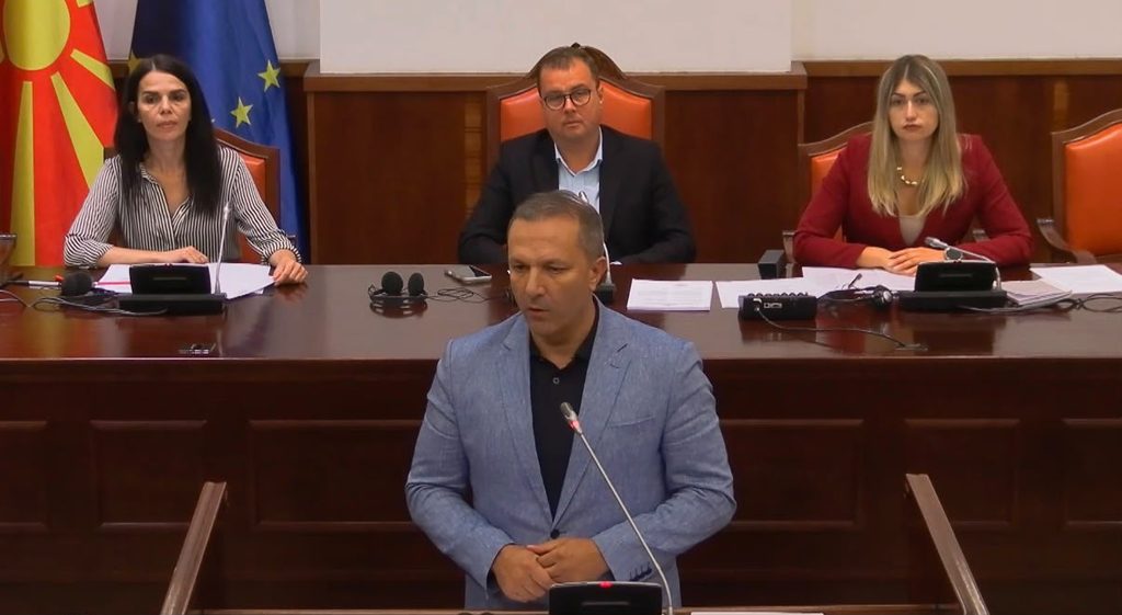 Spasovski drejtorit Gajdov  Kur u punësuat  u deklaruat shqiptar  kur konkurruat për drejtor  si maqedon