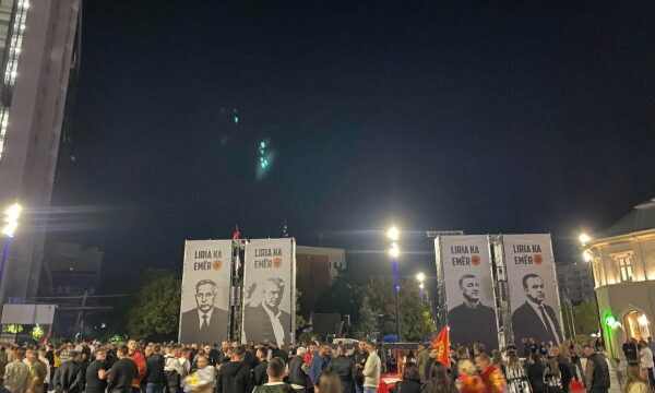 Nis protesta para Qeverisë  qytetarët brohorasin  UÇK  UÇK 