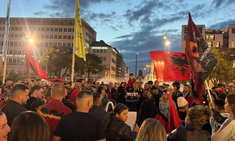diaspora-sot-ne-protesta-ne-mbeshtetje-te-ish-krereve-te-uck-se