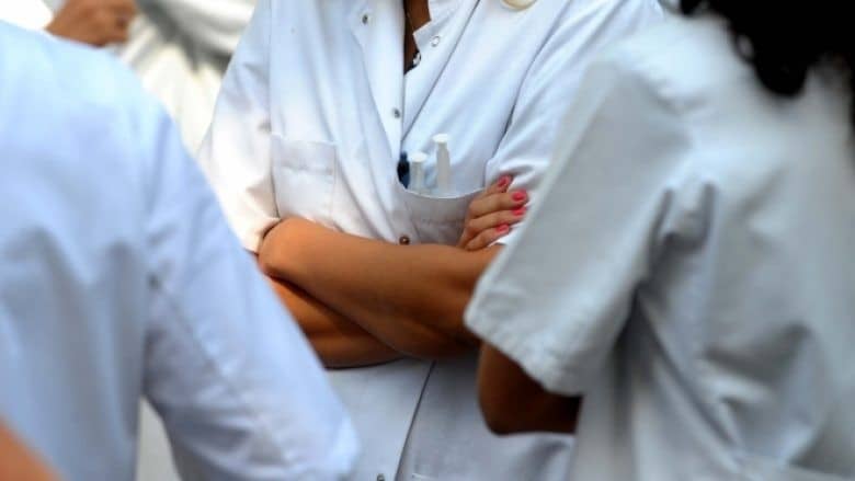 Pacientja 23 vjeçare denoncon stomatologun për ngacmim seksual