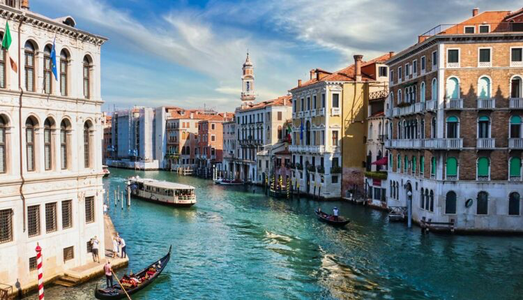 Venecia po shqyrton rritjen e tarifës së hyrjes për turistët nga 10 euro në 30 euro