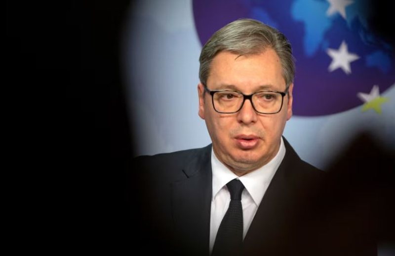 partia-e-protestave-ne-serbi-e-para-ne-sondazhe-per-fitoren-e-zgjedhjeve-vucic-rrezikon-daljen-nga-politika