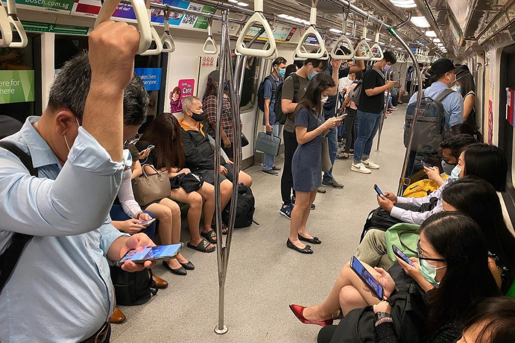 Në Singapor  këmbët mbi ulëse mund t ju kushtojnë deri në 400 dollarë