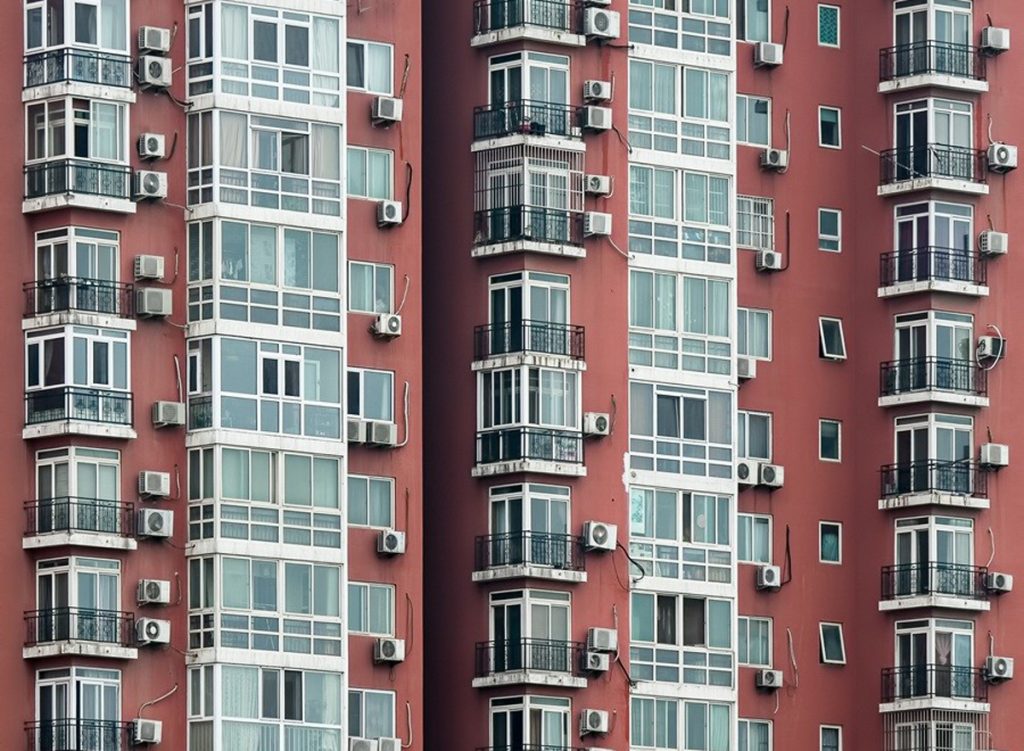 TRENDET E PATUNDSHMËRIVE  Banesa bosh  ndërtimi nuk ndale