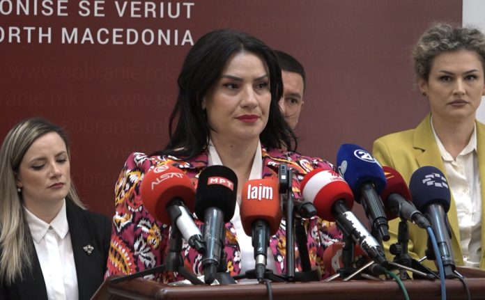 LAJMESaranda Imer Stafai i përgjigjet Halil Snopçes   Çfarë servila  çfarë jargavitje edhe për një mandat deputeti  