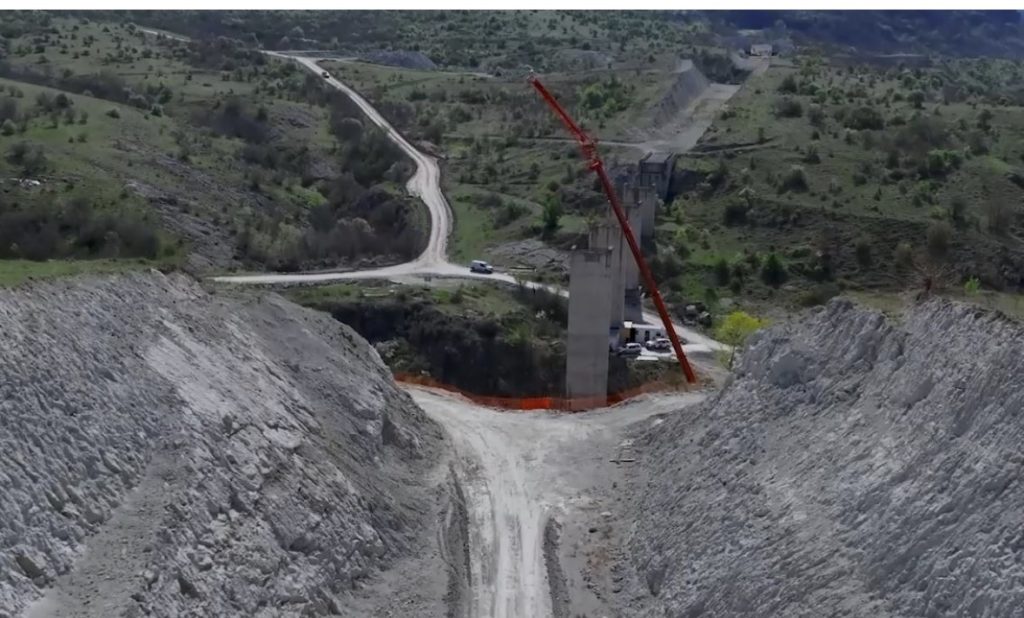 Vazhdojnë punimet për Korridorin 8  lidhja mes Adriatikut dhe Detit të Zi