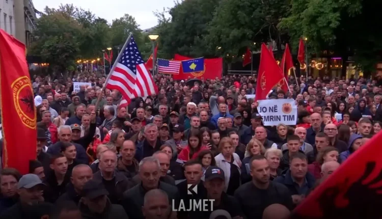 protesta-dje-ne-disa-komuna-te-kosoves-sonte-prishtina-per-te-11-ten-nate