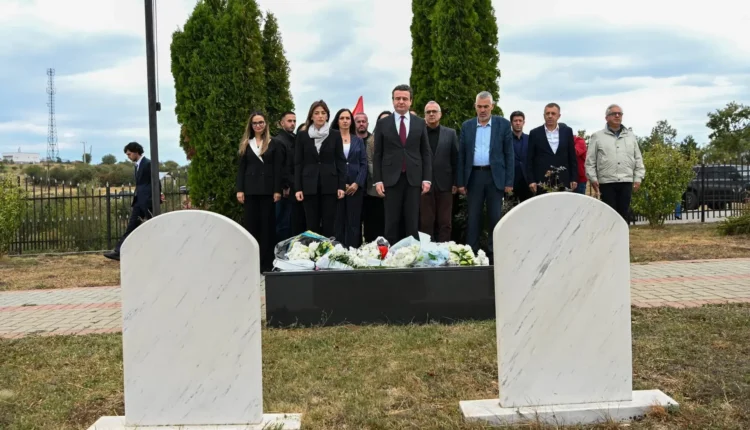 kurti-dhe-haxhiu-perkujtojne-martiret-e-familjes-deliu-dhe-deshmoret-e-abrise